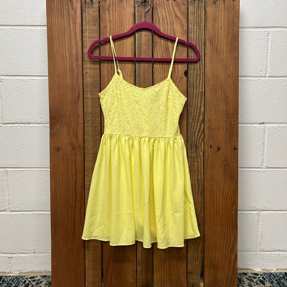 H&M Dresses & Skirts - H&M Divided size 6 yellow dress